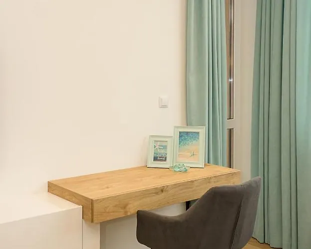 Modern Seaside Retreat 1bd By Flat Mаnager Apartment